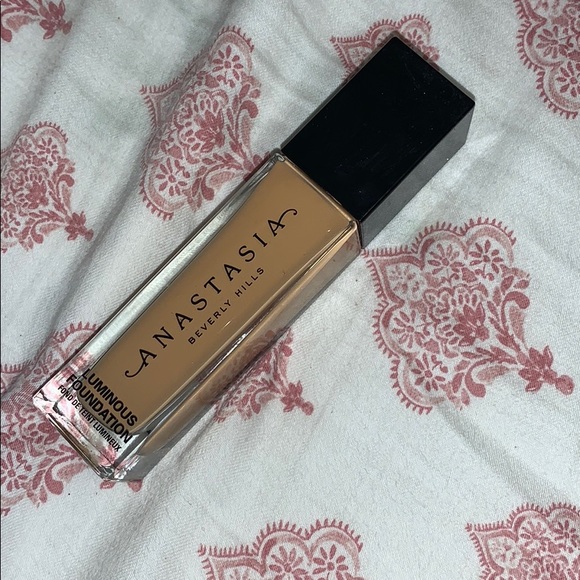 makeup - Picture 1 of 1